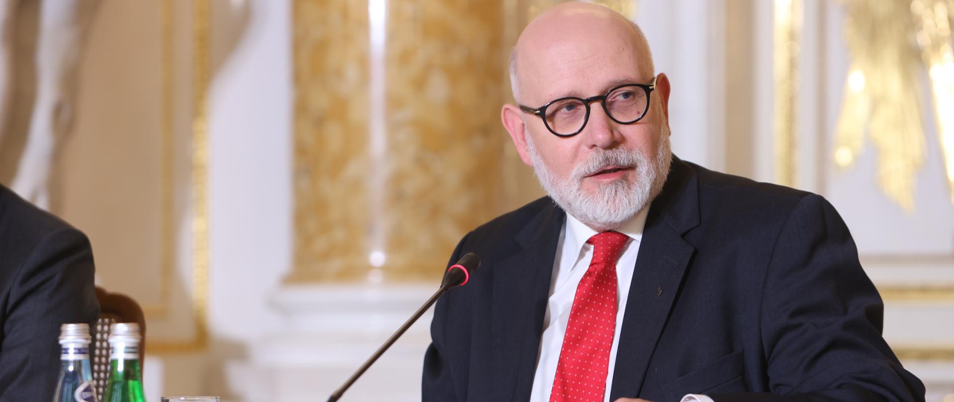 Konferencja KRRiT - Przewodniczący Maciej Świrski przemawiający