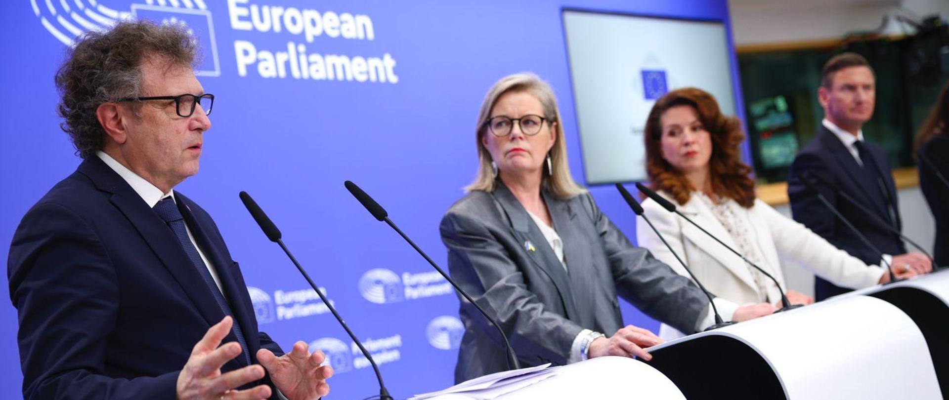 Na zdjęciu wiceminister funduszy i polityki regionalnej Jacek Karnowski podczas konferencji