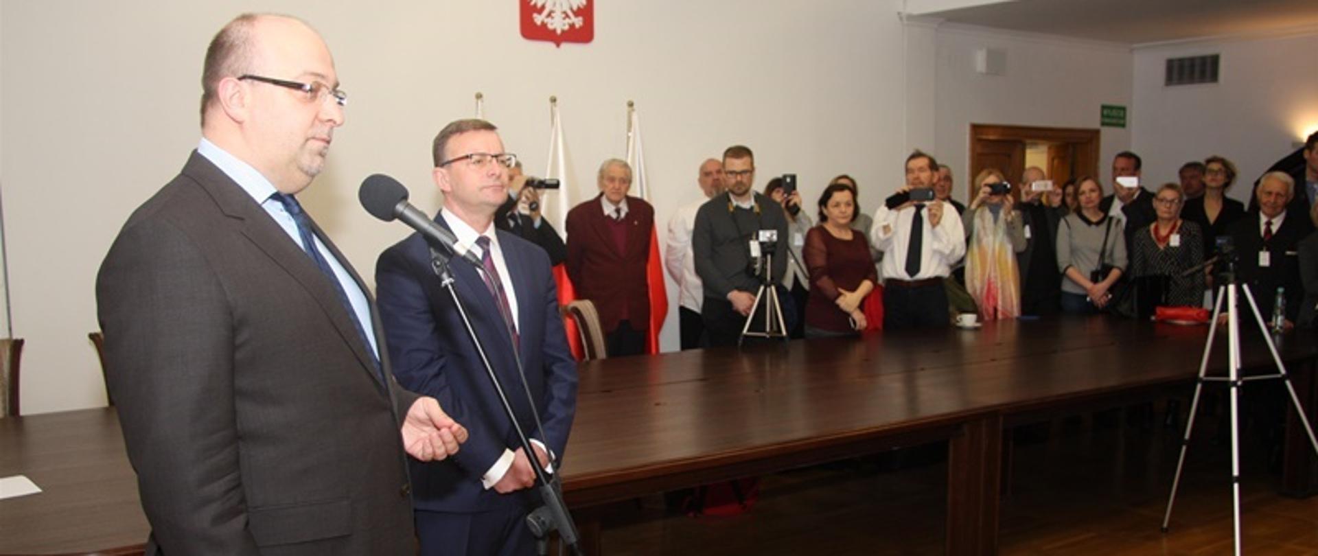 Ślubowanie od nowych tłumaczy przysięgłych przyjął Podsekretarz Stanu Łukasz Piebiak.