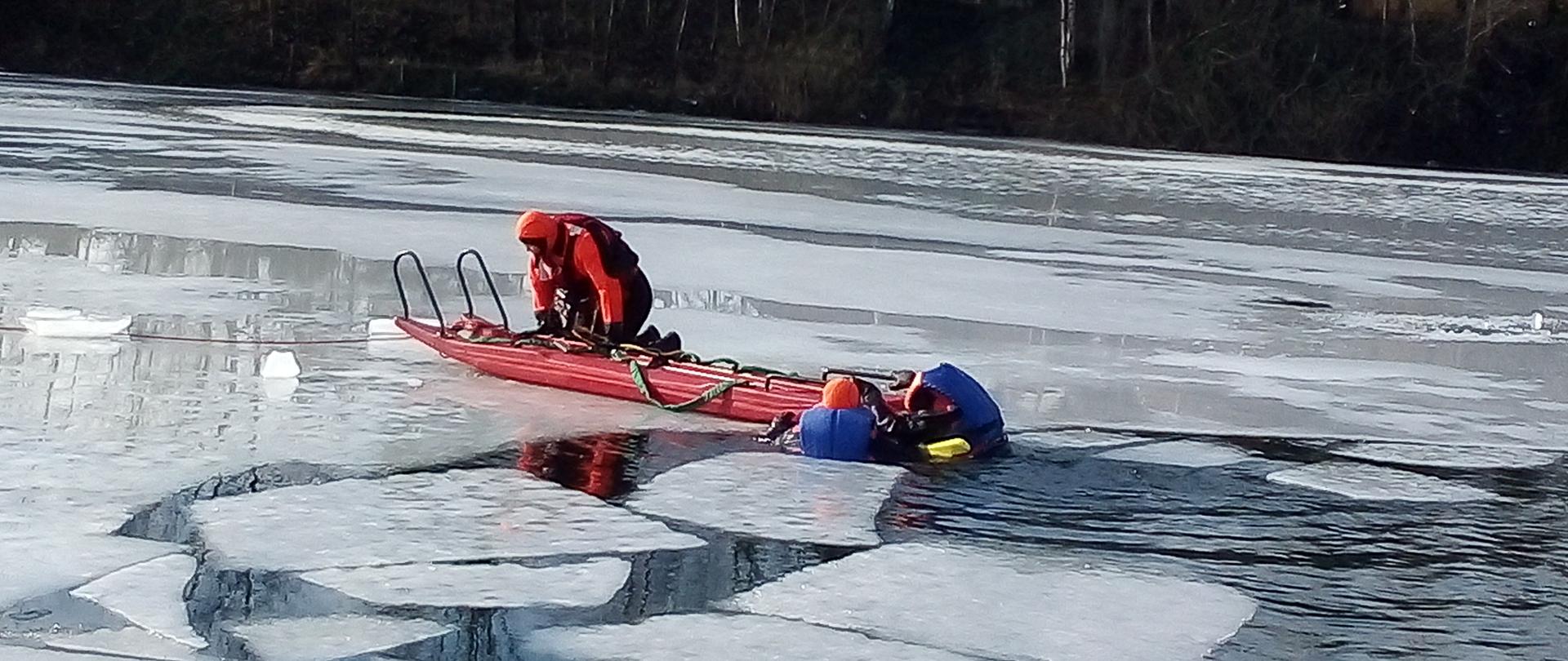 Ćwiczenia z ratownictwa lodowego w Kaniowie