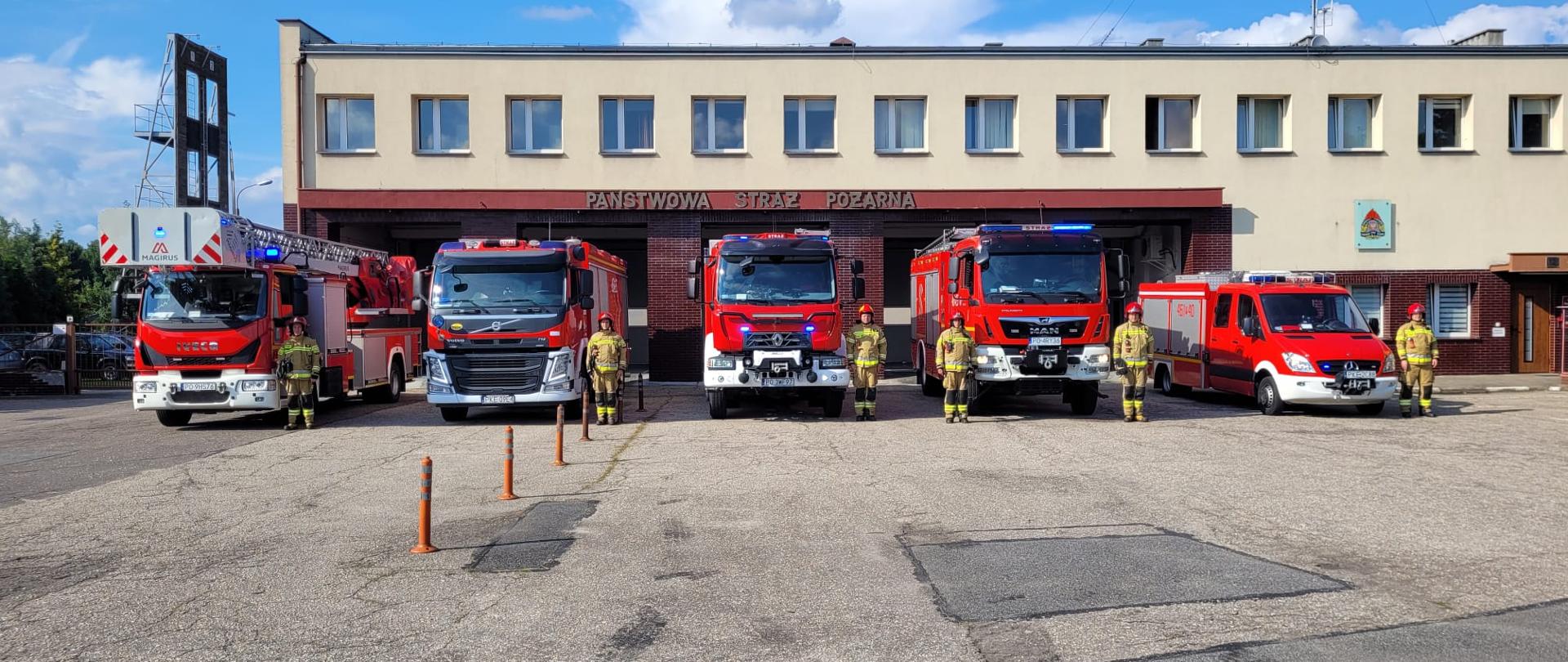 widoczni funkcjonariusze KP PSP w Kępnie podczas apelu z okazji 78 rocznicy powstania warszawskiego