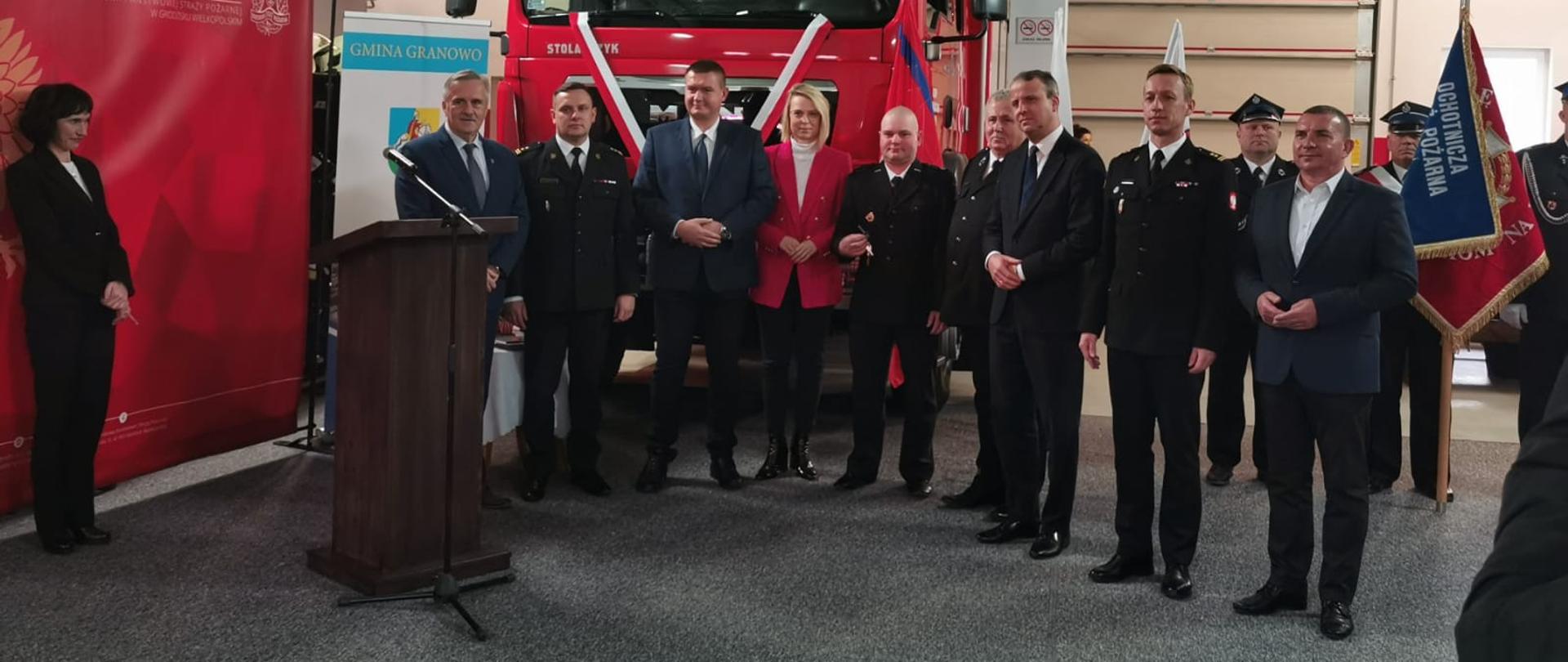 PRZEKAZANIE SAMOCHODU RATOWNICZO - GAŚNICZEGO DLA OSP GRANOWO