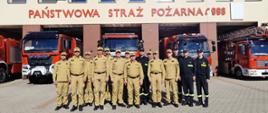 Pamiątkowe zdjęcie funkcjonariuszy KP PSP Środa Wlkp. z Zastępcą Komendanta Głównego PSP nadbryg. dr inż. Grzegorzem Szyszko oraz Zastępcą Wielkopolskiego Komendanta Wojewódzkiego PSP st. bryg. Sławomirem Brandtem