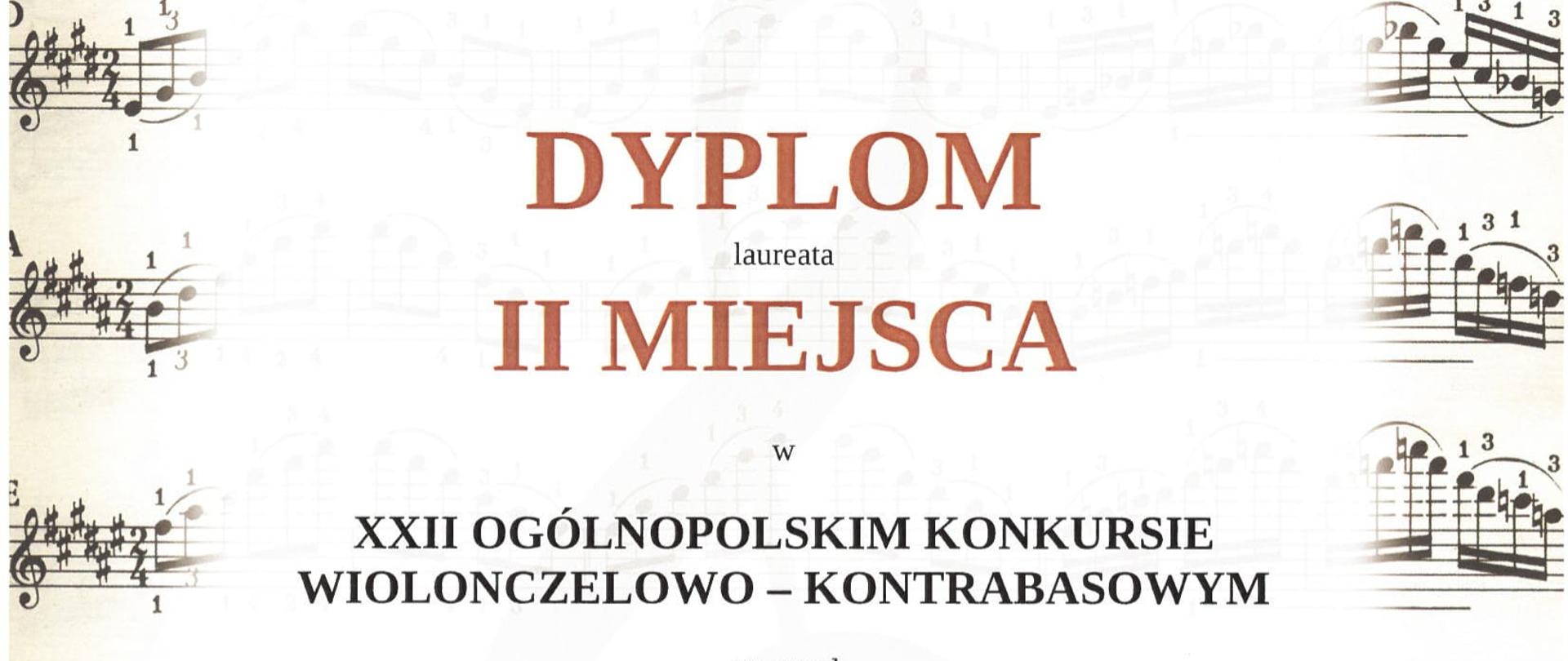 Na beżowym tle w brzegach każdego boku widnieją nuty w czarnym kolorze. Na środku widać imię i nazwisko laureata, nauczyciela oraz podpisy jury.