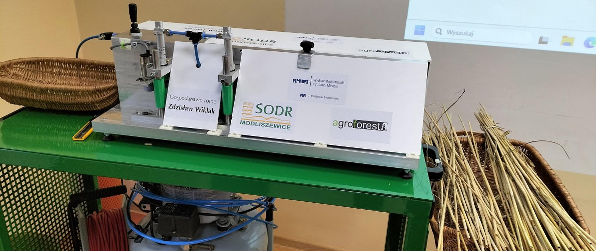 Prototyp urządzenia do produkcji słomek