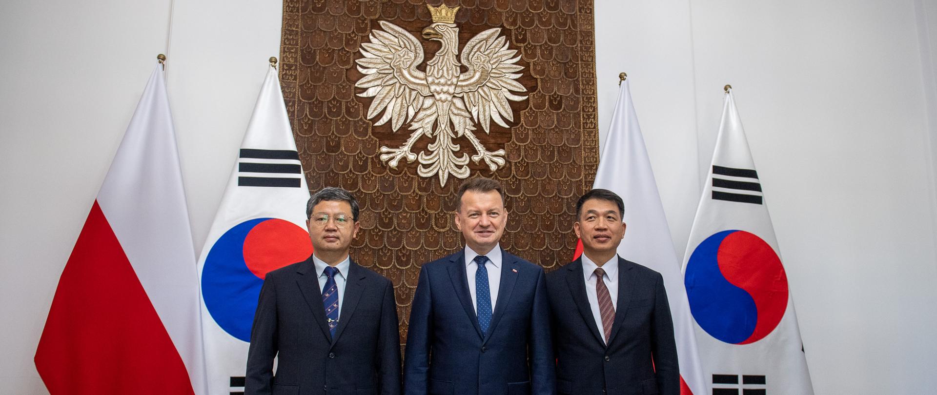 MON - zatwierdzenie kontraktów na zakup sprzętu wojskowego z RK