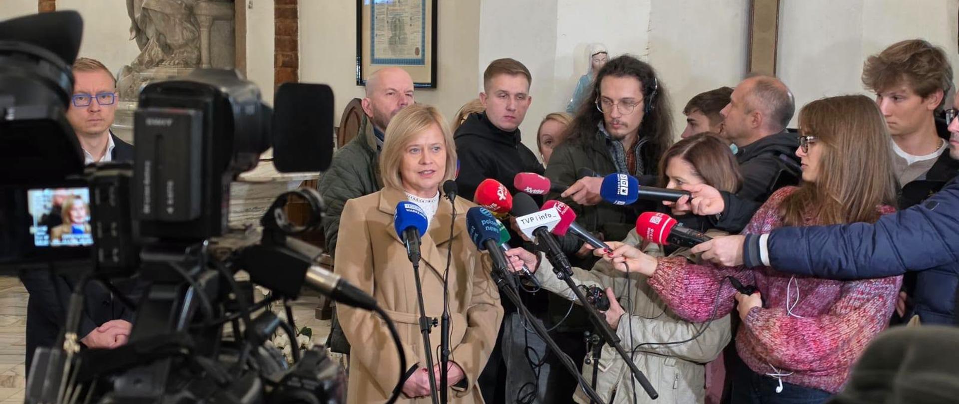 Renesansowy ołtarz sprzed 450 lat wydobyty z podziemi kościoła na Nowym Mieście, fot. MKiDN
