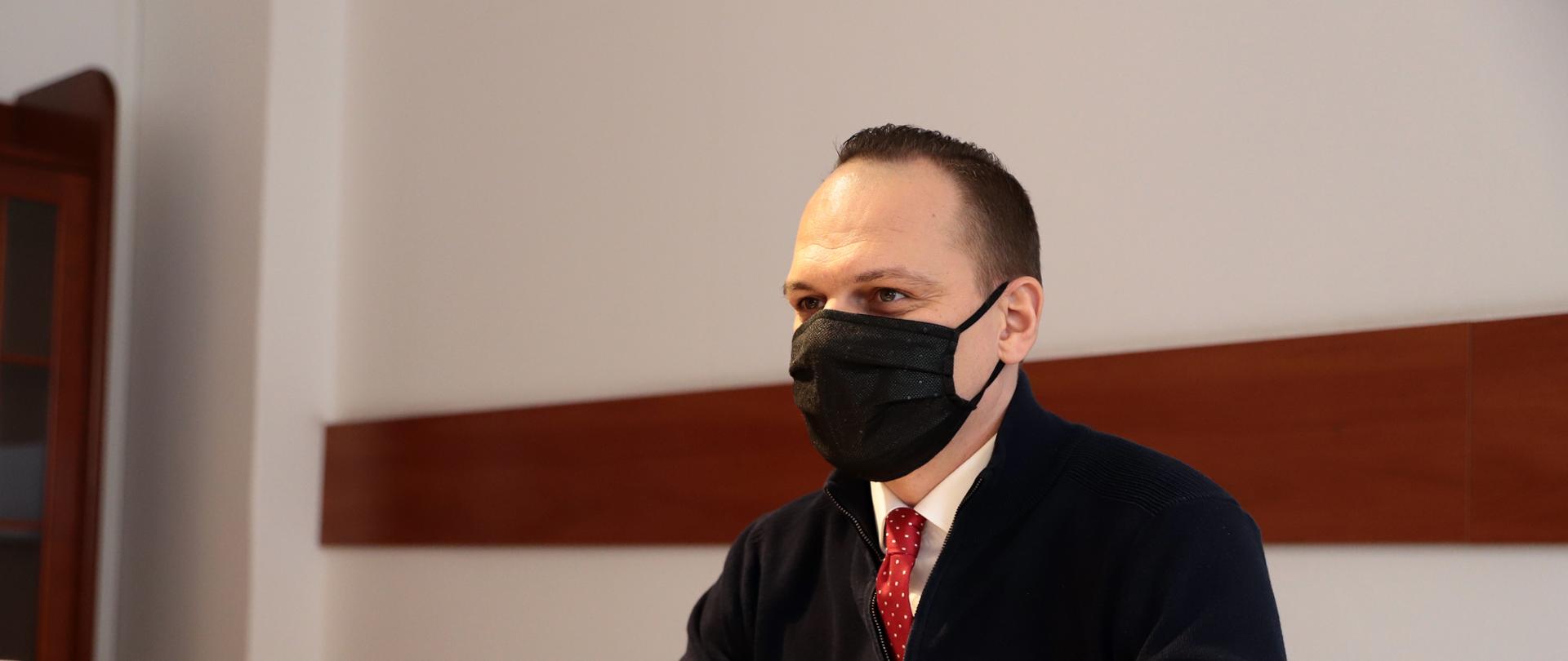 Wiceminister Rafał Weber uczestniczył w wideorozmowie z sekretarzem stanu ds. transportu w Ministerstwie Innowacji i Technologii Węgier Laszló Mosoczim.