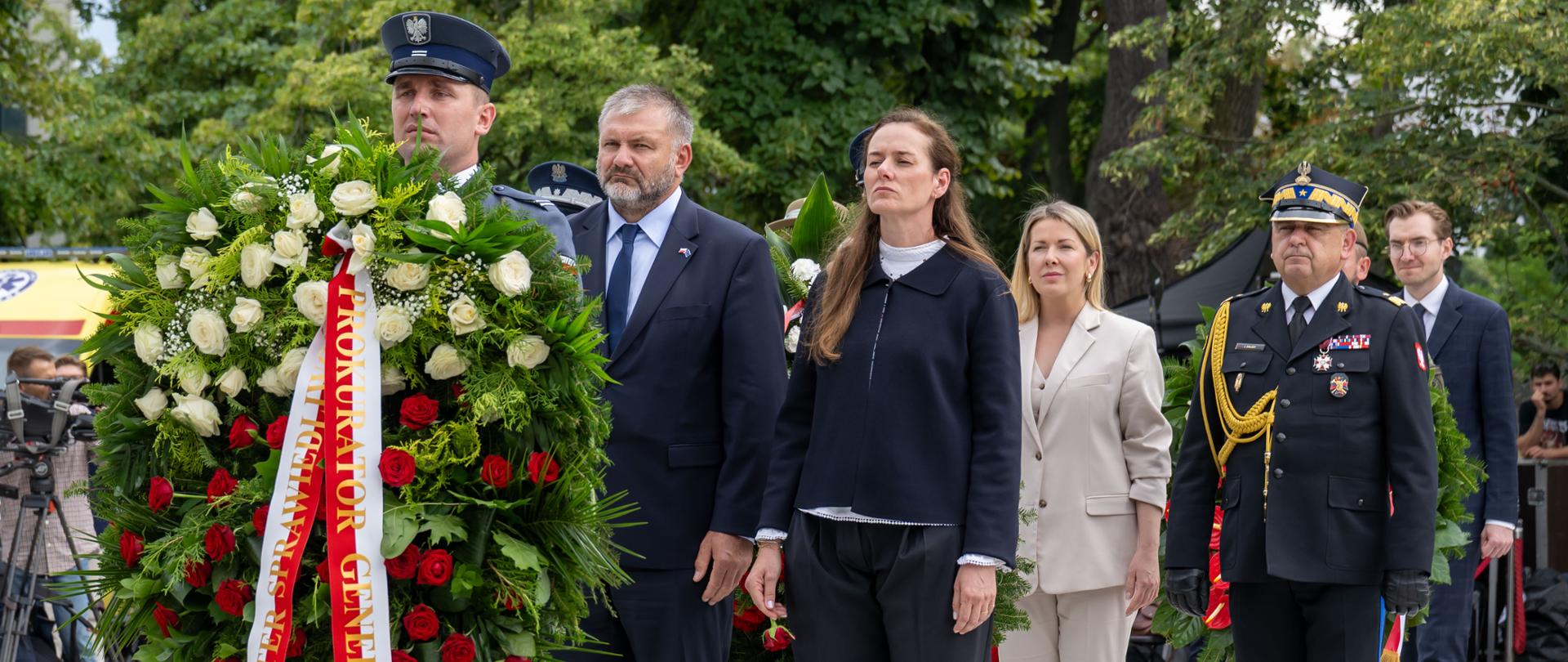 Przedstawiciele kierownictwa Ministerstwa Sprawiedliwości uczcili 81. rocznicę wybuchu Powstania Warszawskiego