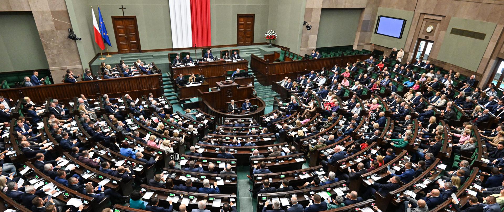 Głosowanie podczas posiedzenia sejmu