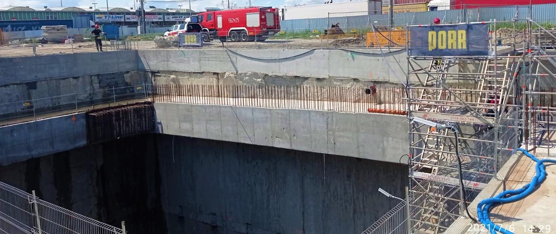 Zalanie komory końcowej na budowie tunelu pod Świną