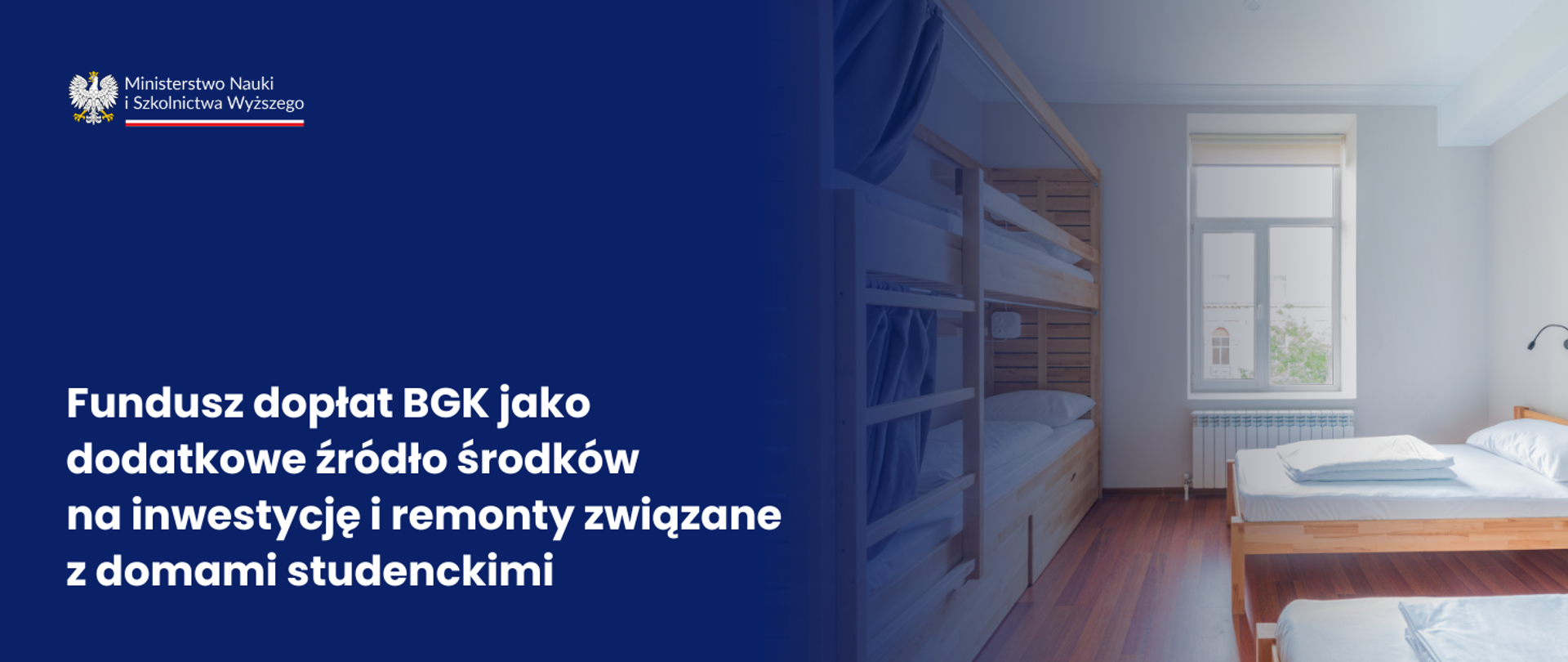 Grafika - na niebieskim tle napis Fundusz Dopłat BGK jako dodatkowe źródło środków na inwestycje i remonty związane z domami studenckimi, obok zdjęcie pokoju z łóżkiem i oknem.