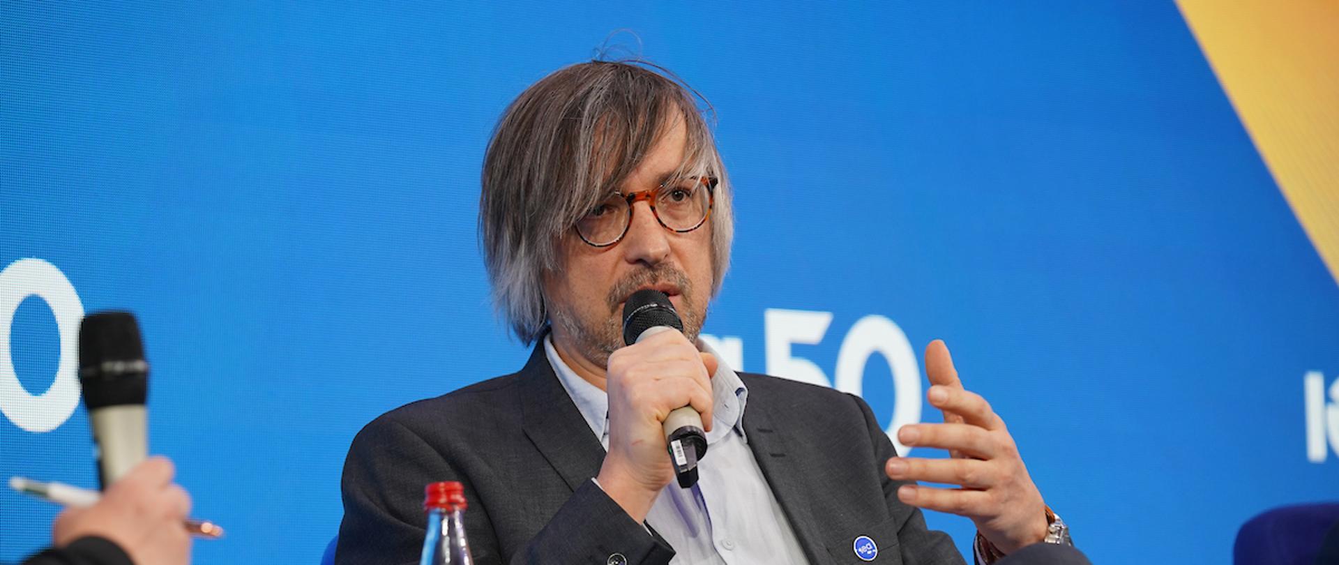 Wiceminister klimatu i środowiska Krzysztof Bolesta w trakcie jubileuszowego posiedzenia Międzynarodowej Agencji Energetycznej.