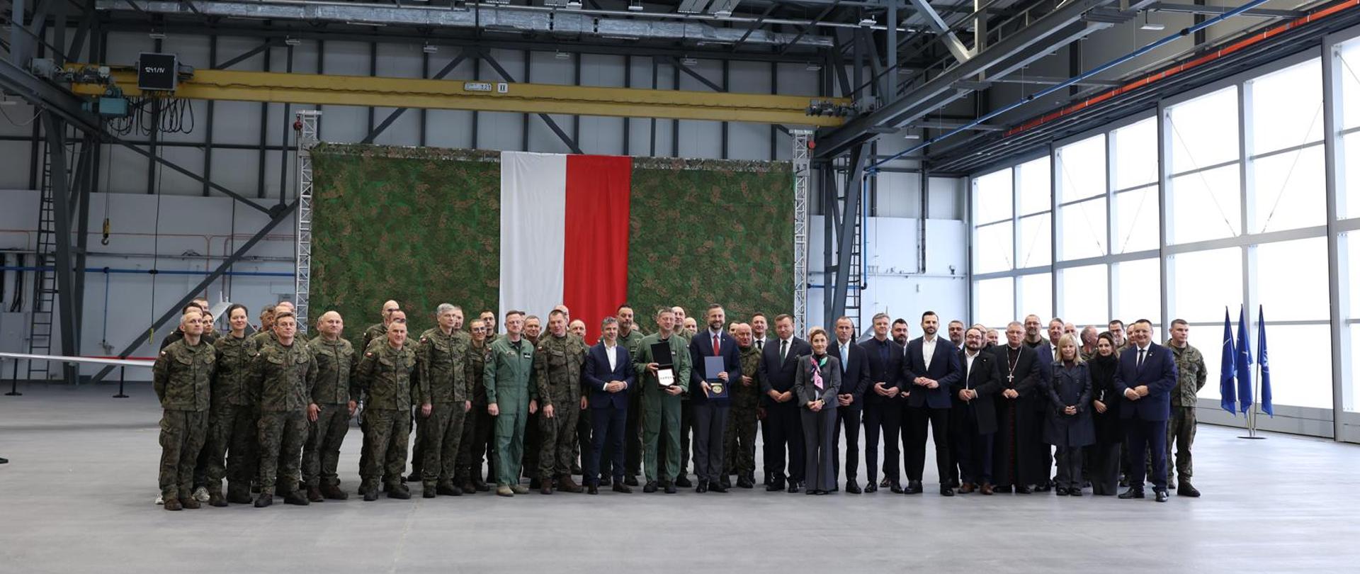 W piątek, 30 października br. w Mirosławcu, Władysław Kosiniak-Kamysz wicepremier, minister obrony narodowej spotkał się z kadrą dowódczą i żołnierzami 12. Bazy Bezzałogowych Statków Powietrznych.