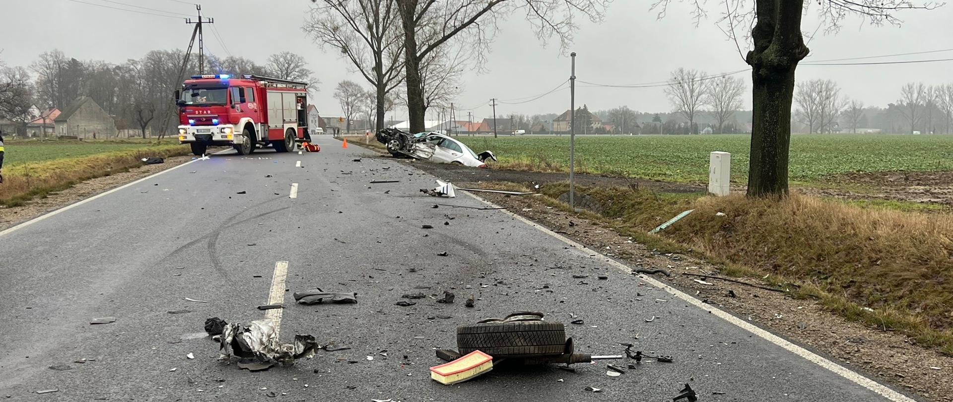 Zdjęcie uszkodzonego pojazdu oraz GBA 2,5/16 OSP KSRG Biestrzykowice - Miodary.