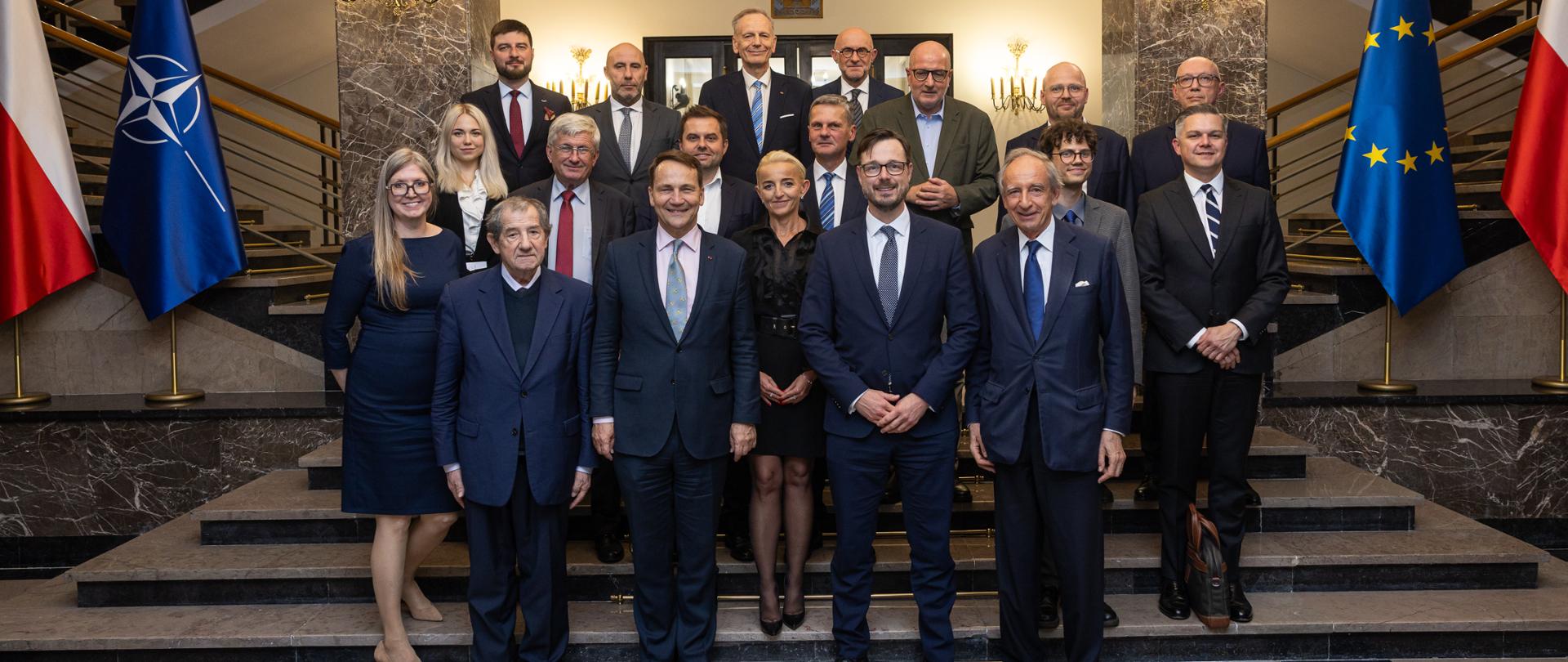 Foreign Minister Radosław Sikorski chairs Foreign Economic Policy Advisory Board meeting
