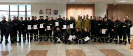 Wspólne zdjęcie po ukończeniu kursu podstawowego OSP