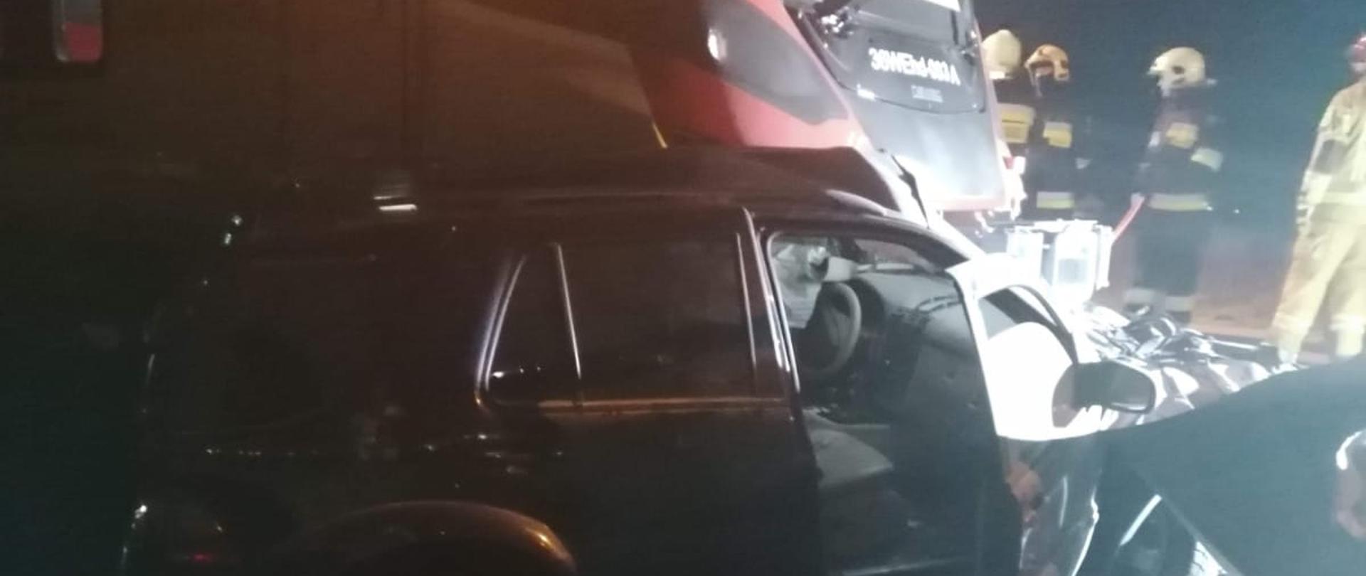 zderzenie pociągu z samochodem osobowym 