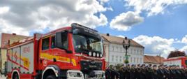 Zdjęcie przedstawia strażaków podczas Powiatowych obchodów Dnia Strażaka w Krotoszynie