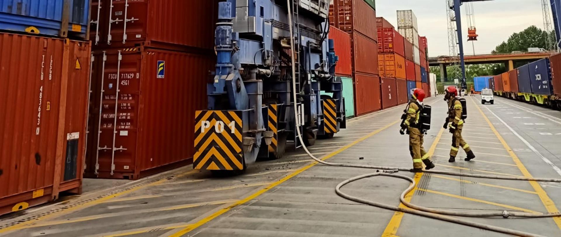 Pożar na terenie Gdyńskiego Terminala Kontenerowego (2)