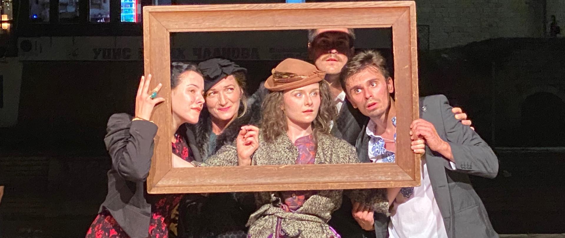 Predstavom „Odjeci” u izvođenju umetnika uličnog pozorišta Migro iz Krakova svečano je otvoren ovogodišnji Međunarodni pozorišni i džez festivala Nišvil, koji se održava od 1995. godine.