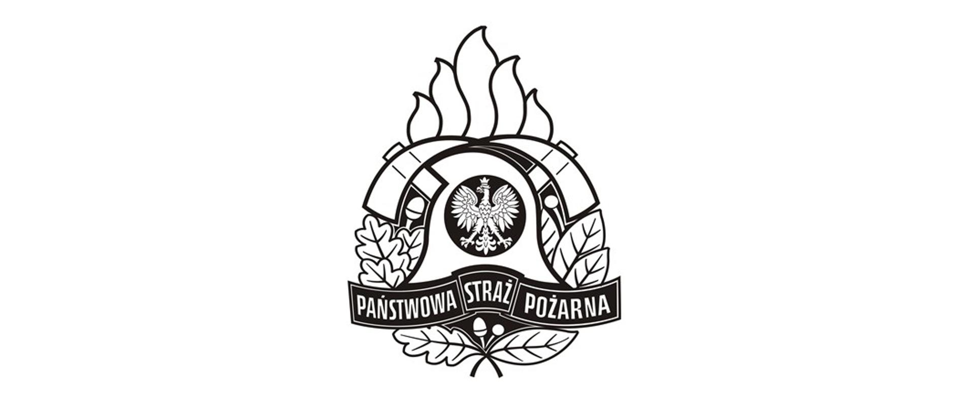 Zdjęcie przedstawia logo Państwowej Straży Pożarnej wykonane w kolorze biało - czarnym. W jego centralnej części znajduje się hełm z białym orłem na czarnym tle. Za hełmem umieszczone są dwa toporki. Nad nimi powyżej znajduje się płomień. Poniżej hełmu znajduje się napis Państwowa Straż Pożarna na czarnym tle. Hełm od dołu i po bokach otaczają gałązki liści.