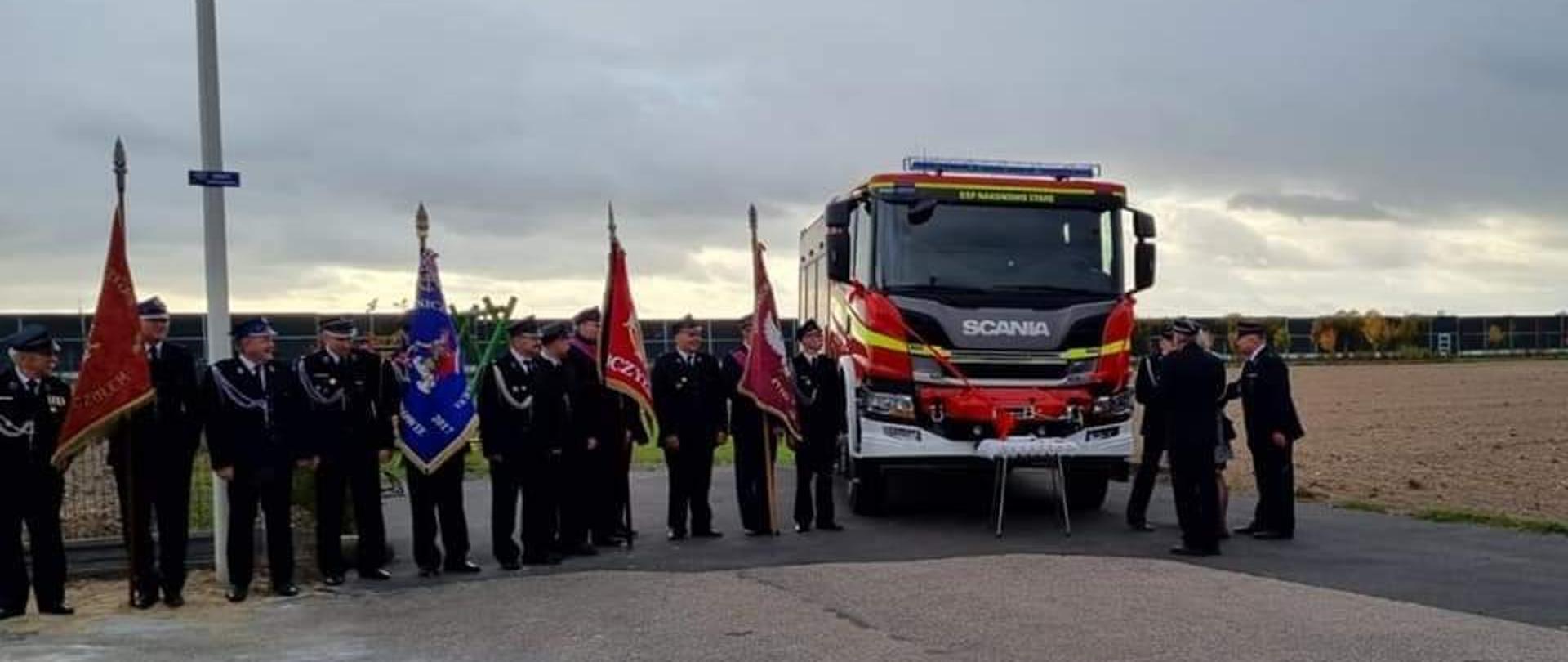 Przekazanie samochodu do OSP Nakonowo Stare