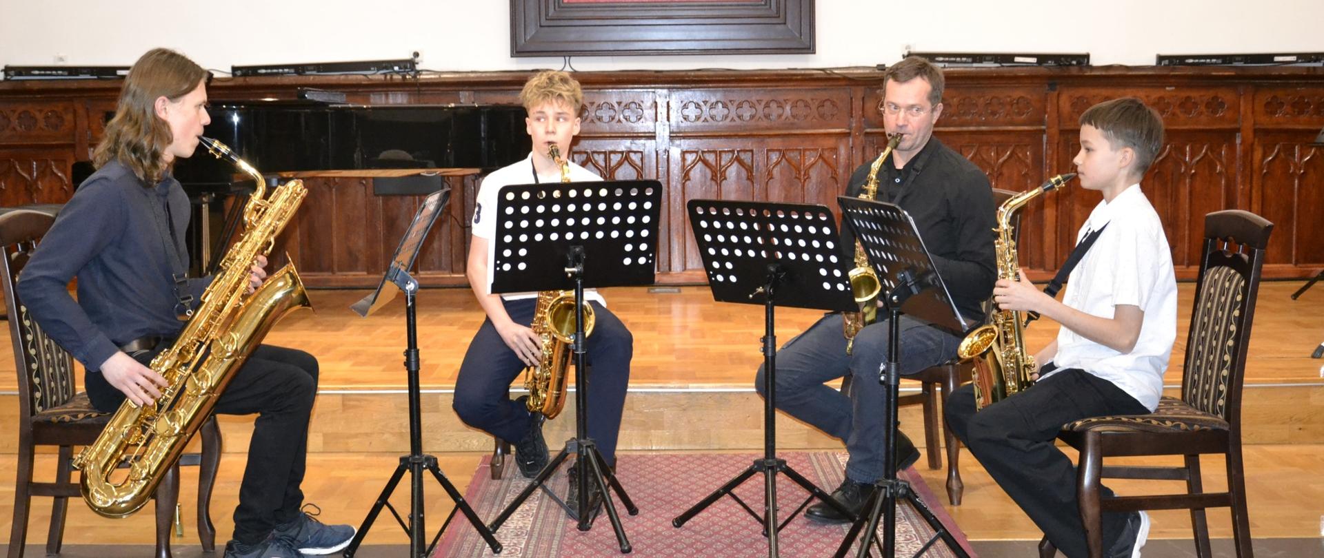 Na zdjęciu widzimy Kwartet Saksofonowy podczas występu w Sali Królewskiej w dniu 17 marca 2025 roku.