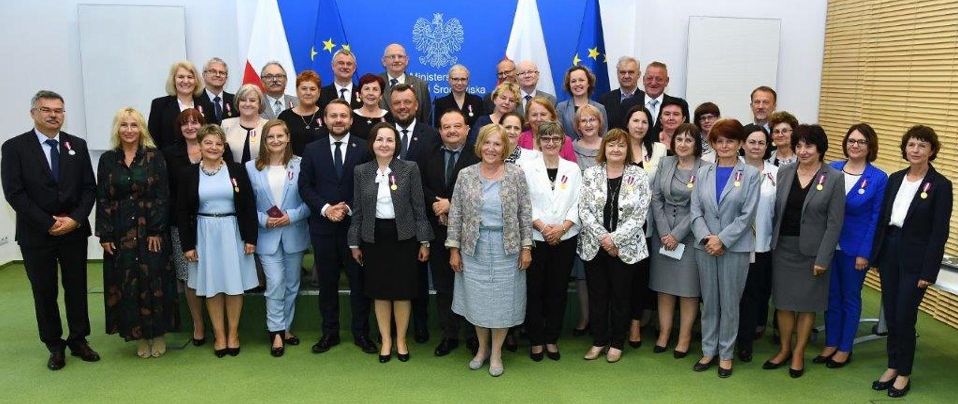 Pracownicy IOŚ uhonorowani Medalem za Długoletnią Służbę.