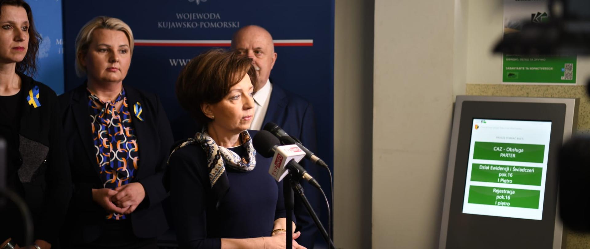 Zdjęcie minister Maląg wewnątrz Urzędu Pracy