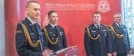 Na zdjęciu widoczny bryg. Przemysław Przęczek Zastępca Małopolskiego Komendanta Wojewódzkiego PSP przemawiający z okazji odejścia na zaopatrzenie emerytalne bryg. Macieja Wolańskiego.