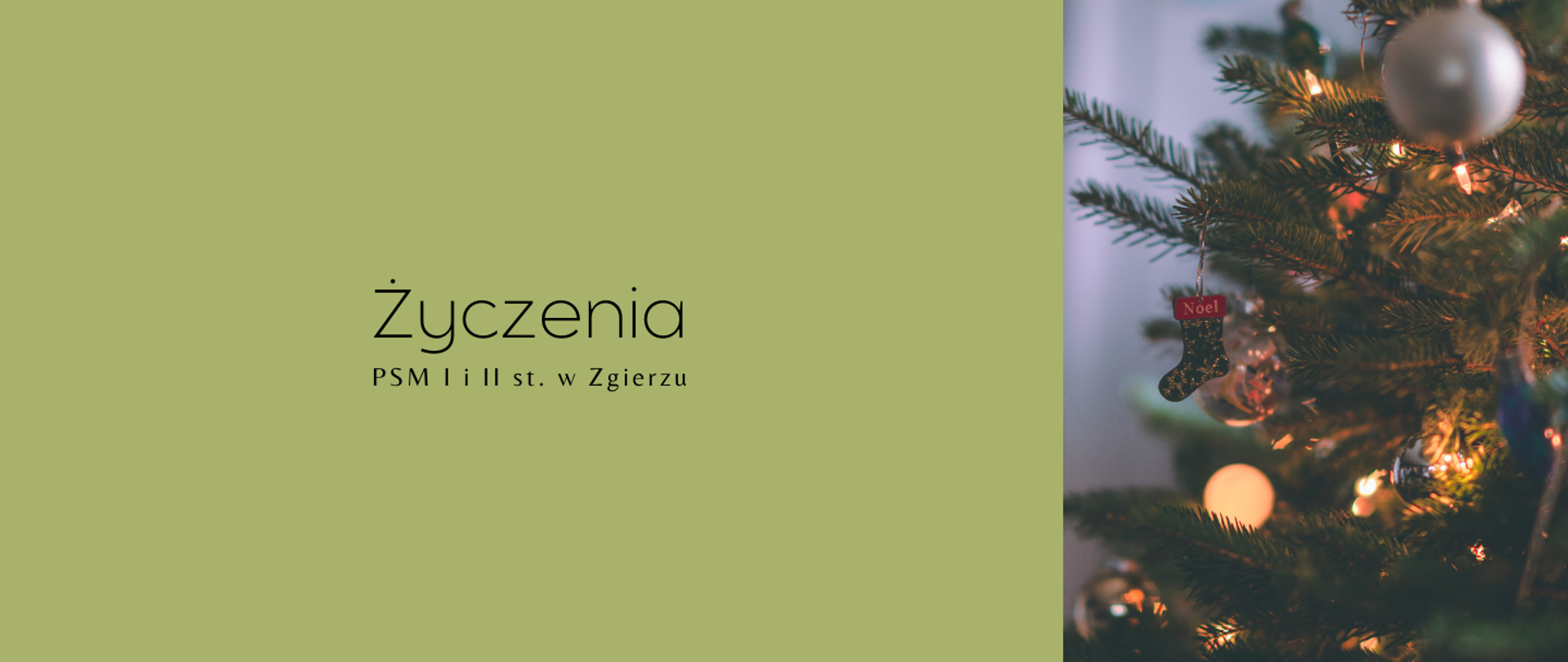Po lewej stronie, na zielonym tle, czarny napis "Życzenia PSM I i II st. w Zgierzu". Po prawej stronie zdjęcie udekorowanej choinki z zapalonymi lampkami. 