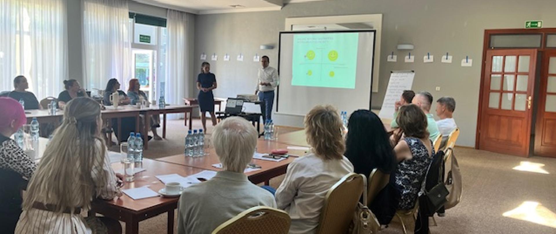 uczestnicy szkolenia w sali konerencyjnej