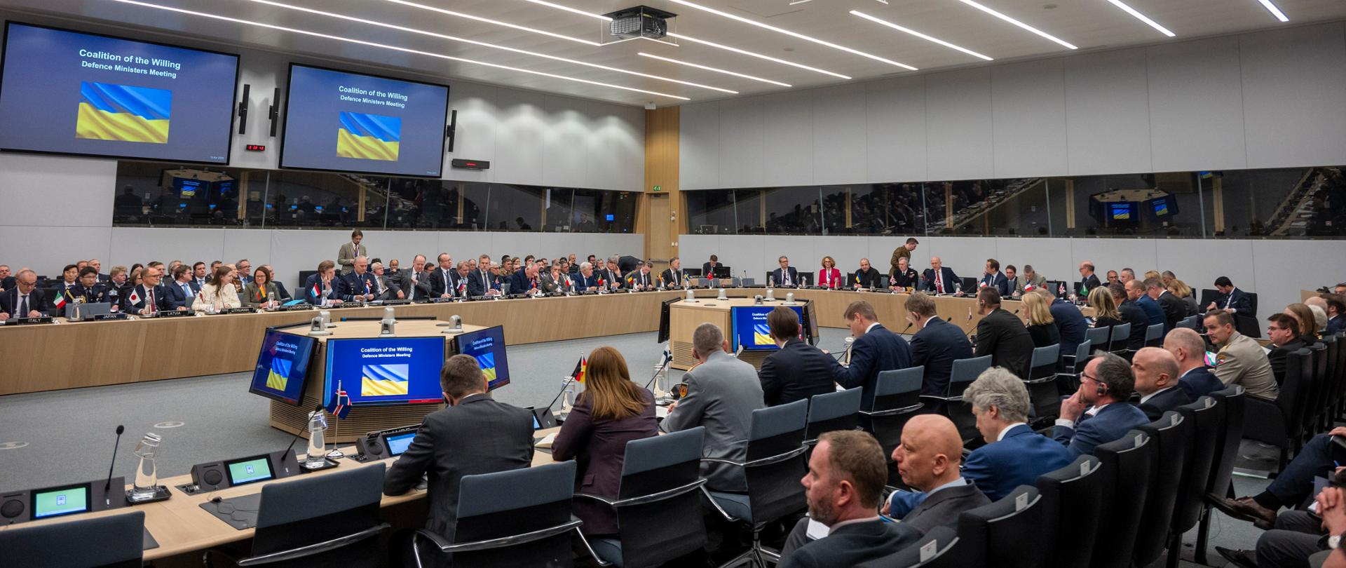 koalicja chętnych - zdjęcie z KG NATO - sala obrad