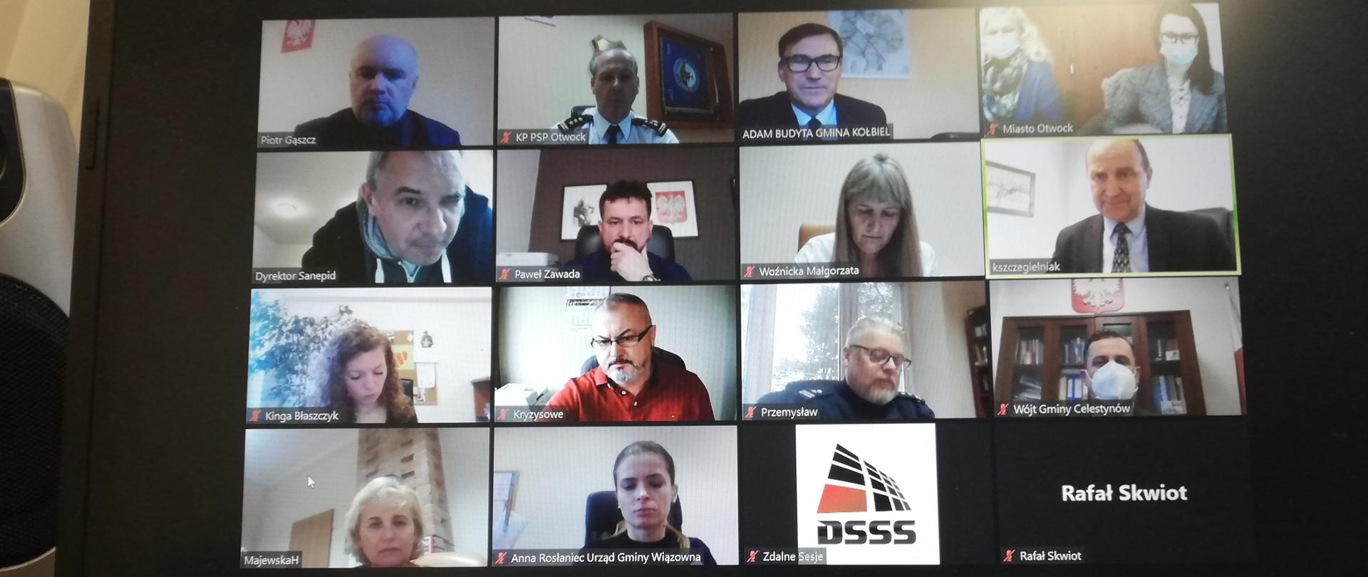 Zdjęcie przedstawia uczestników zdalnej komisji bezpieczeństwa powiatu otwockiego, w tym m. innymi Starostę Powiatu, Wicestarostę, Wójtów Gmin, Komendanta Powiatowego PSP, Komendanta Powiatowego Policji