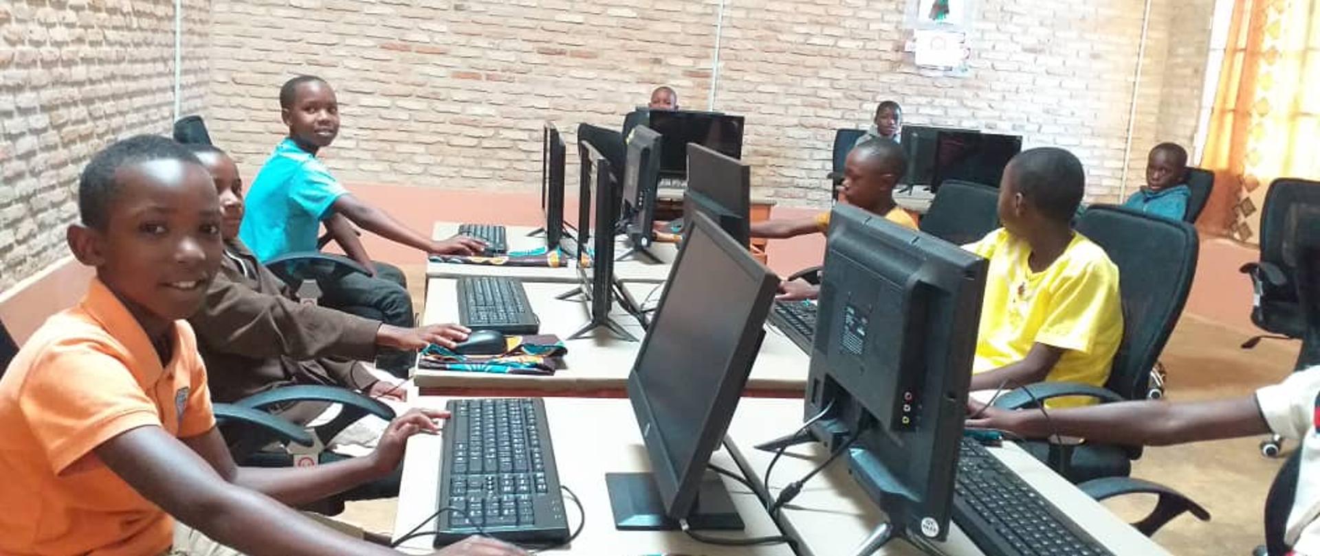 Sala_komputerowa_w_Gitega 2021_1