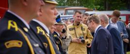Wojewoda Artur Chojecki na Dniu Strażaka w Biskupcu