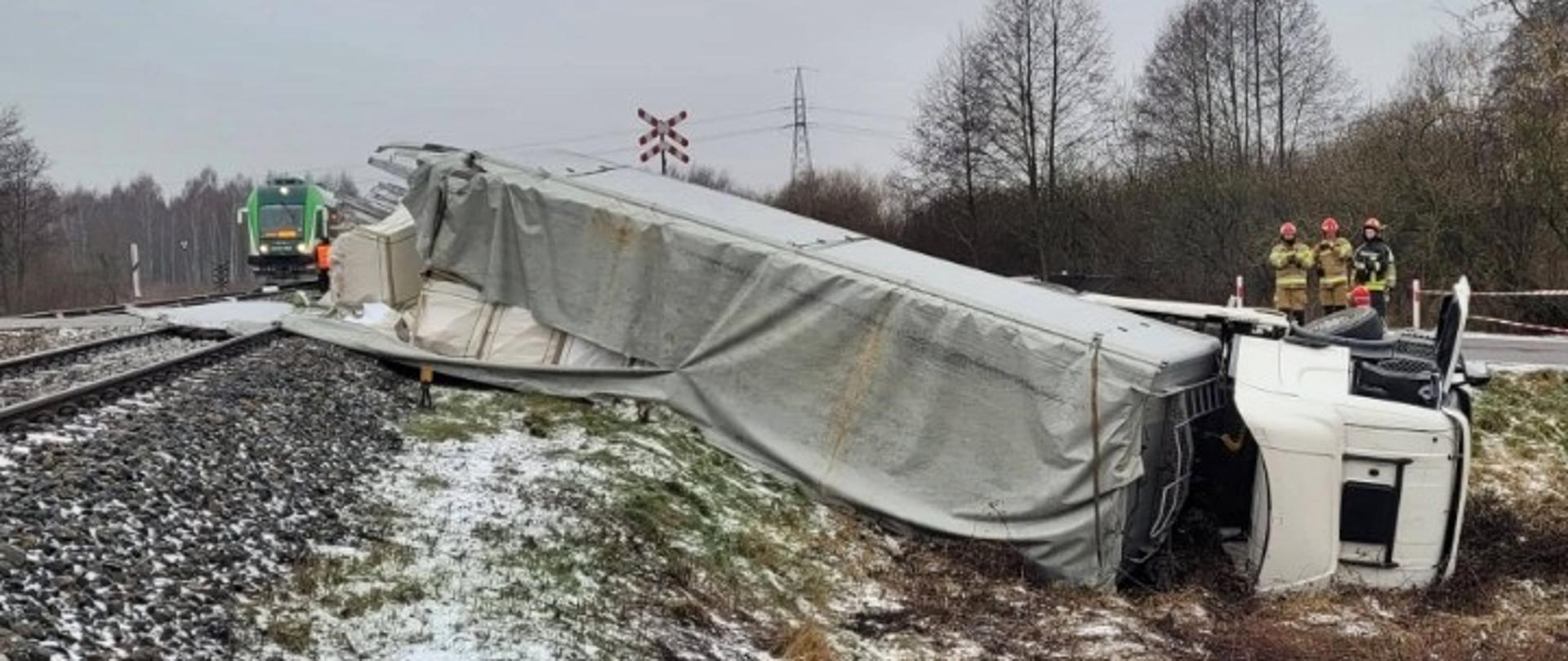 19 stycznia 2022 roku w miejscowości Stok Lacki-Folwark (gm. Siedlce) na niestrzeżonym przejeździe kolejowym doszło do zderzenia pociągu pośpiesznego relacji Białystok-Siedlce z samochodem ciężarowym. 