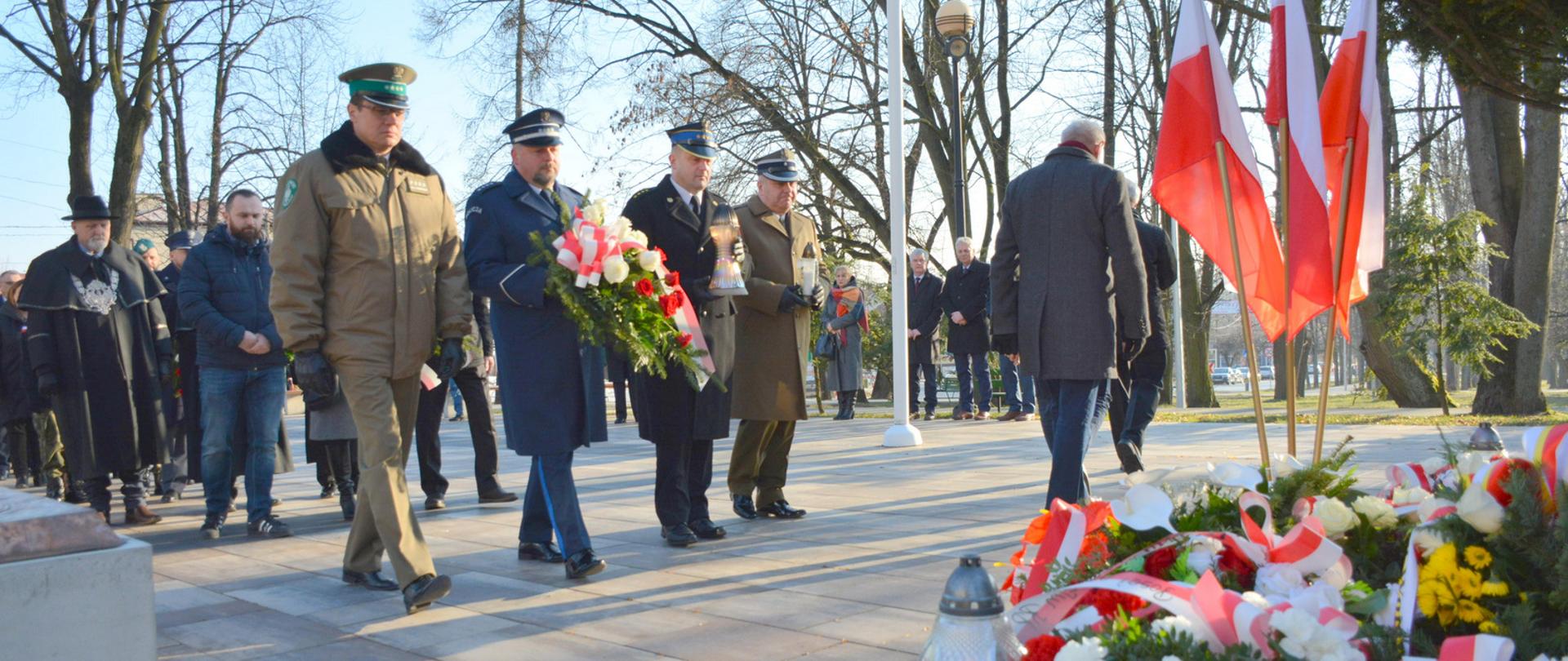 Na zdjęciu funkcjonariusze podczasuroczystości