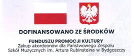 na białym tle flaga biało czerwona i godło polski - biały orzeł w żółtej koronie na czerwonym tle poniżej czarnym drukiem informacja o zakupie akordeonów dla szkoły ze środków program promocji kultury ministra kultury i dziedzictwa narodowego