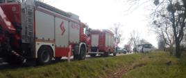 Wypadek autobusu z samochodem osobowym w Lewinie Brzeskim