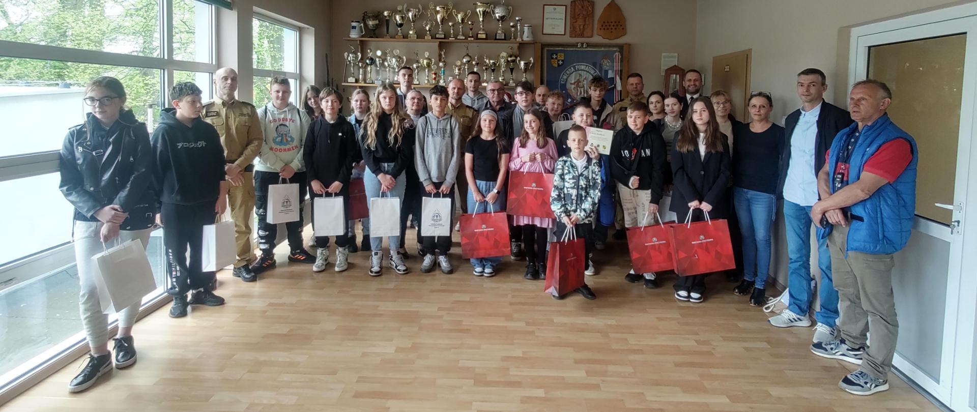 Zdjęcie grupowe uczestników turnieju