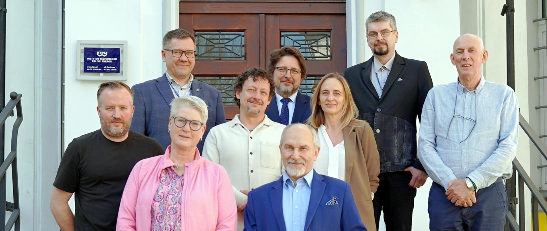 Zdjęcie przedstawia uczestników spotkania ekspertów w Instytucie Paliw i Energii w Zabrzu