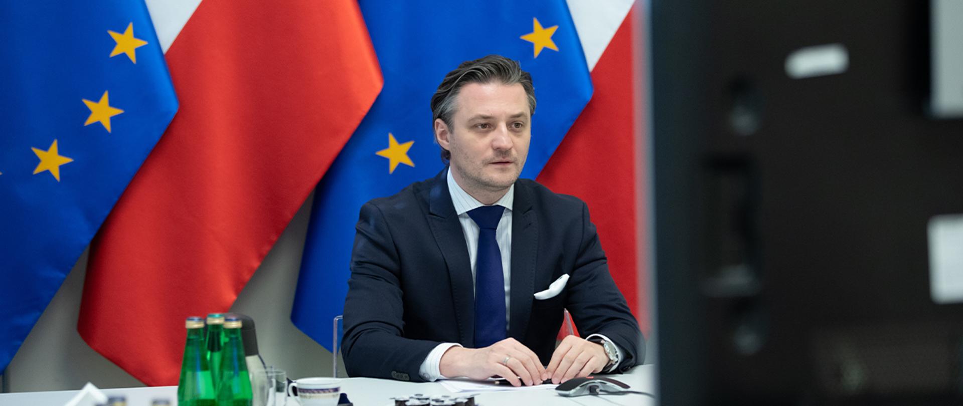Na zdjęciu: wiceminister Bartosz Grodecki podczas wideokonferencji