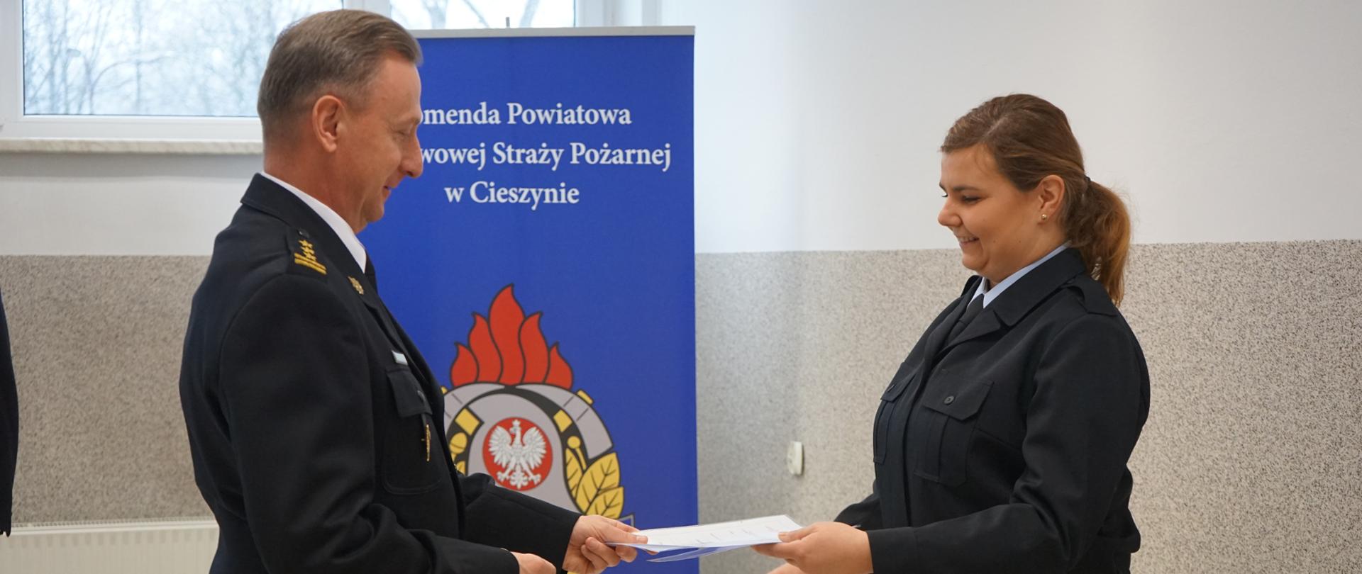 Mianowanie na strażaka w sali sztabowej KP PSP Cieszyn 