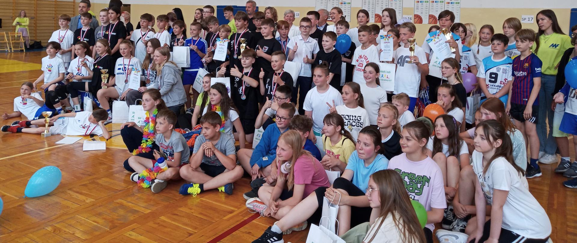 Zdjęcie grupowe po zakończonym turnieju