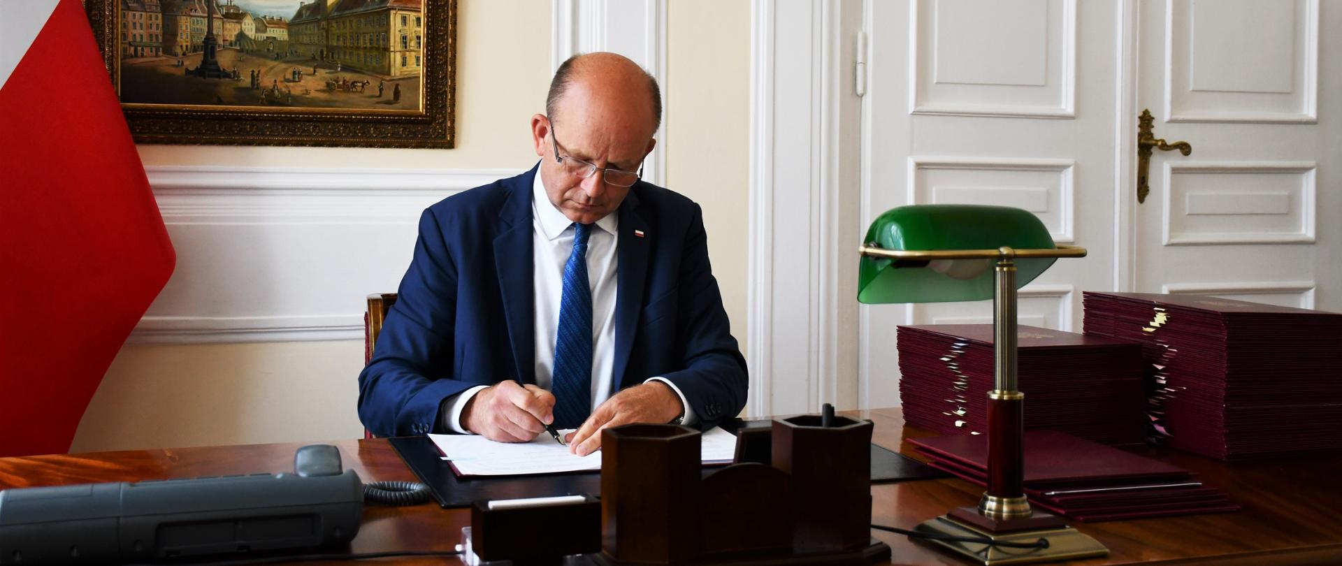 Wojewoda Mazowiecki podpisał 39 umów w ramach dotacji z rezerwy celowej na realizację zadań własnych jednostek samorządu terytorialnego.