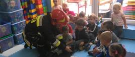 Wizyta włocławskich strażaków w przedszkolu "Smerfna Chata" we Włocławku