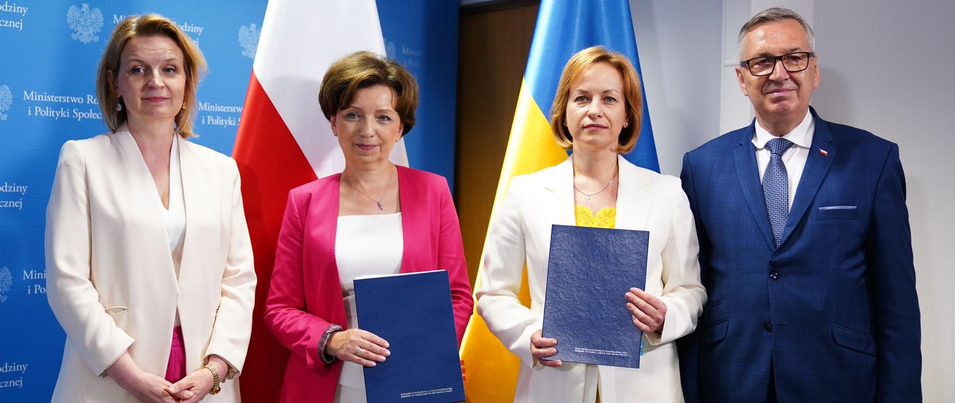 Wspólne zdjęcie po podpisaniu deklaracji między Ministerstwem Polityki Społecznej Ukrainy a Ministerstwem Rodziny i Polityki Społecznej Rzeczypospolitej Polskiej.