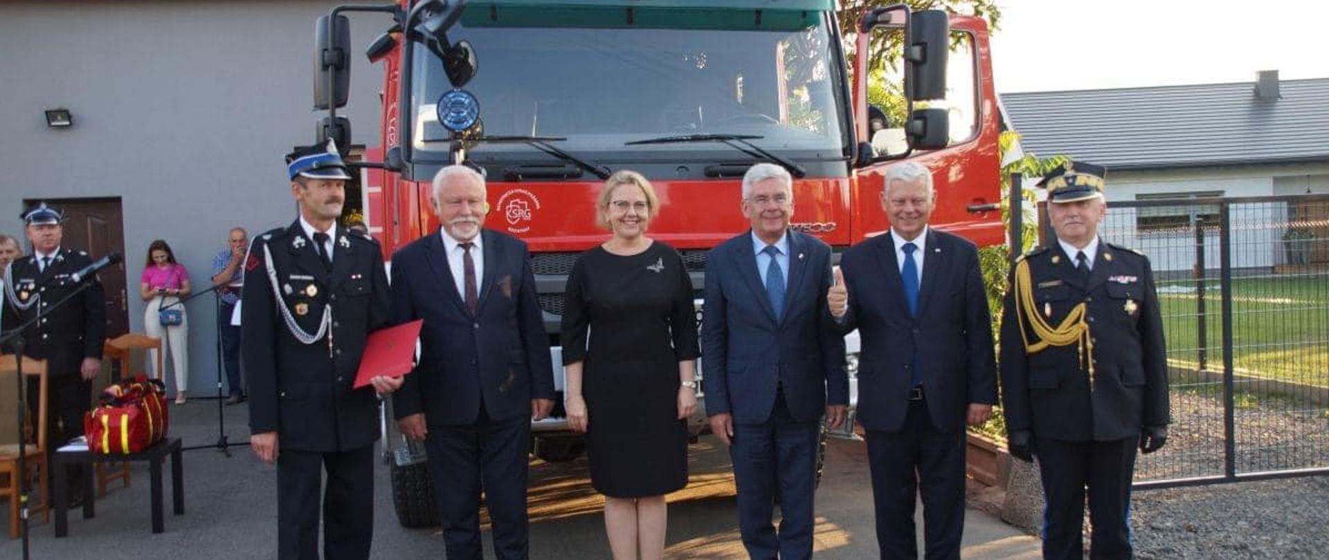 Przekazanie samochodu dla OSP Kozietuły